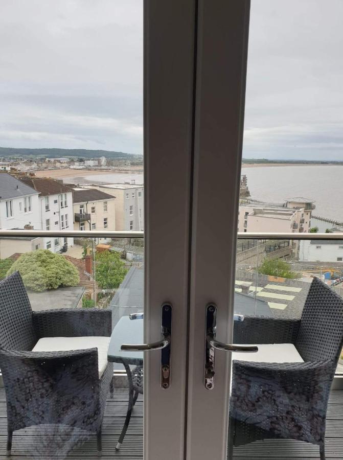 Modern Apartment With Stunning Sea View Weston-super-Mare Buitenkant foto