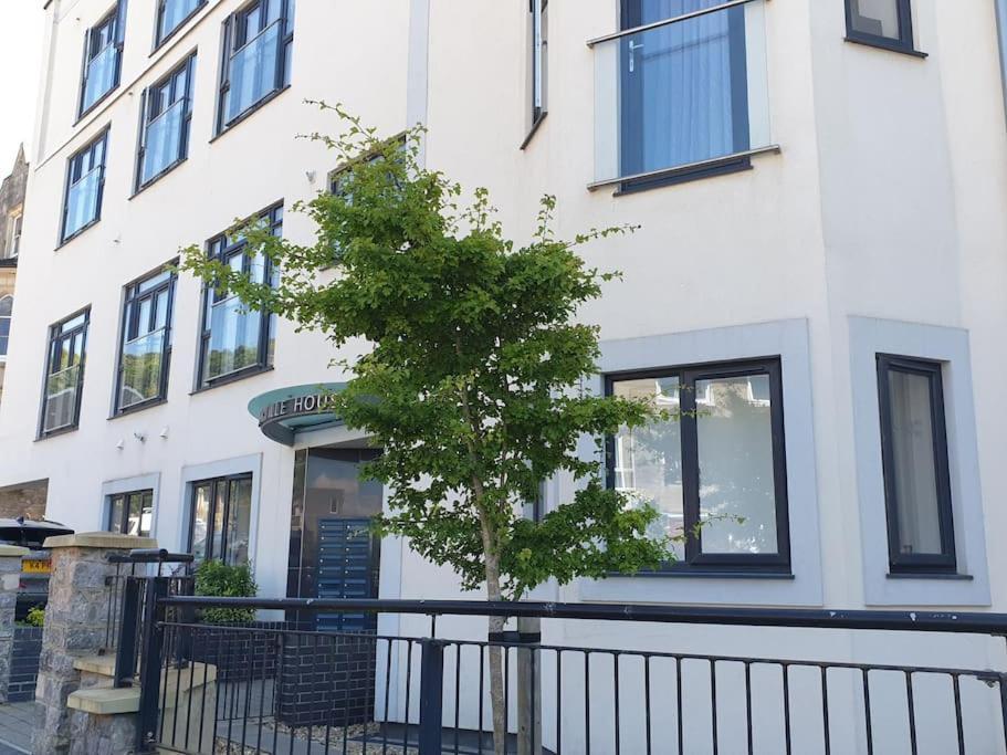 Modern Apartment With Stunning Sea View Weston-super-Mare Buitenkant foto