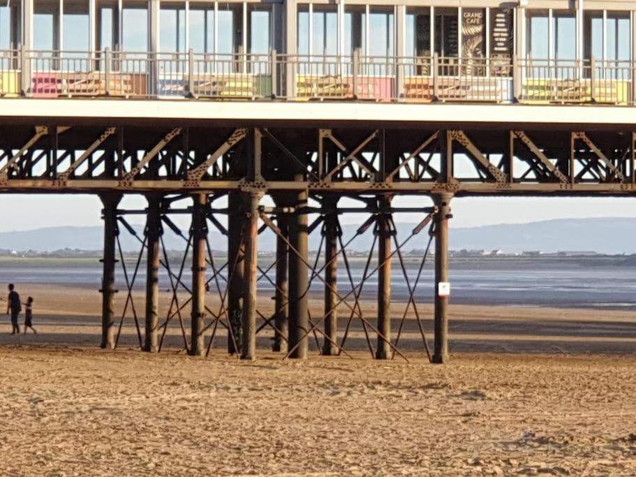 Modern Apartment With Stunning Sea View Weston-super-Mare Buitenkant foto