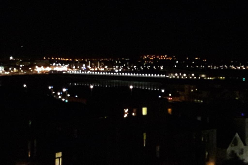 Modern Apartment With Stunning Sea View Weston-super-Mare Buitenkant foto